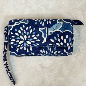 Vera Bradley Blue Floral Quilted Wristlet Wallet Zip Clutch Cotton